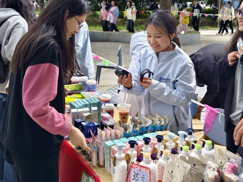 商学院开展电商文化节之“鲲理 • 新礼”品牌分享会